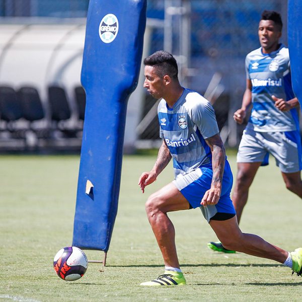 Renato define o time titular neste sábado