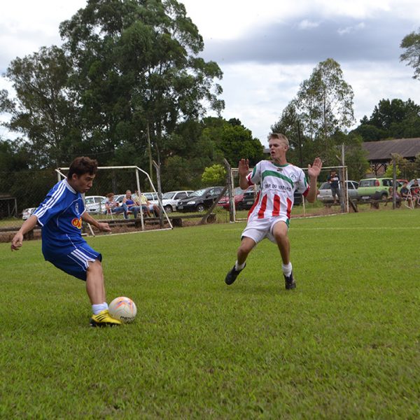 Três times avançam  na Taça da Amizade