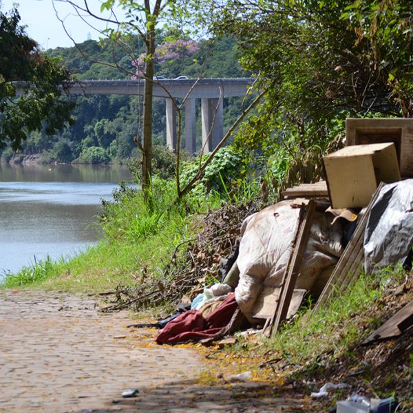 Flagrante mostra depósito irregular no Dia da Água