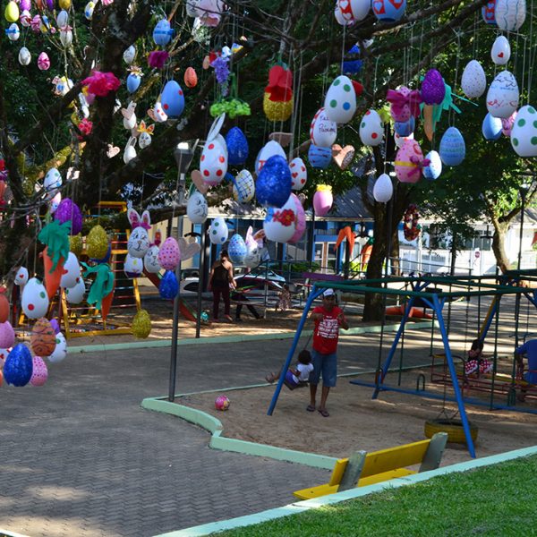 Páscoa na Praça atrai famílias no domingo