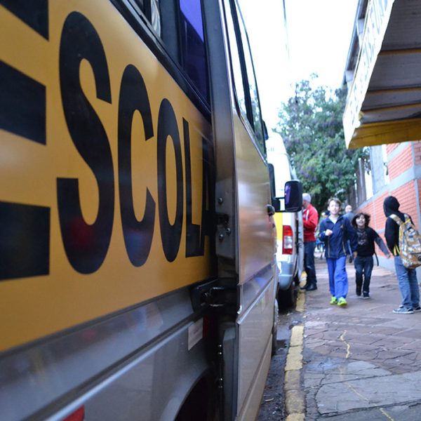 Teutônia anuncia auxílio a motoristas de transportes escolares