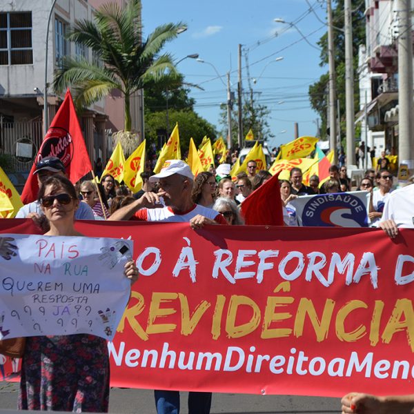 Governo recua para tentar aprovar reforma