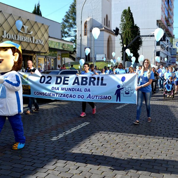 Caminhada do autismo busca conscientização