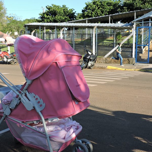 Famílias pedem vagas na Educação Infantil