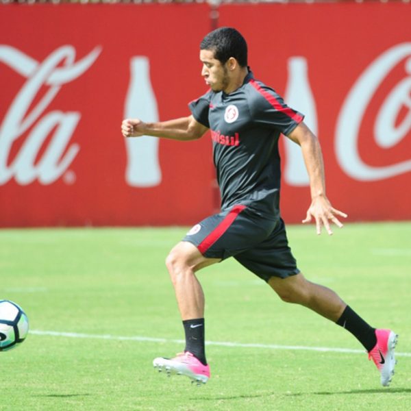 Com desfalques, Inter encara o Corinthians