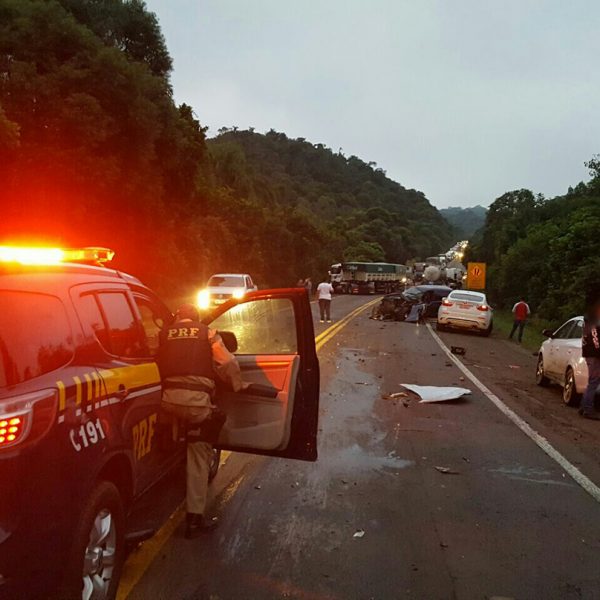 Acidente entre nove veículos  congestiona BR por 4 horas