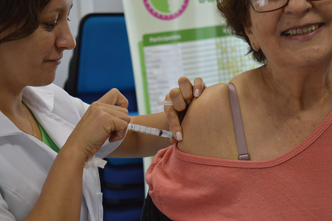 Vacina contra gripe  alcança 3,3 mil pessoas