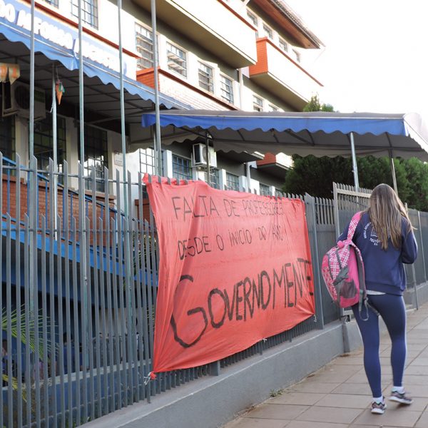 Falta de professores obriga adequação