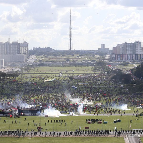 Temer recorre aos militares  para garantir a ordem em Brasília