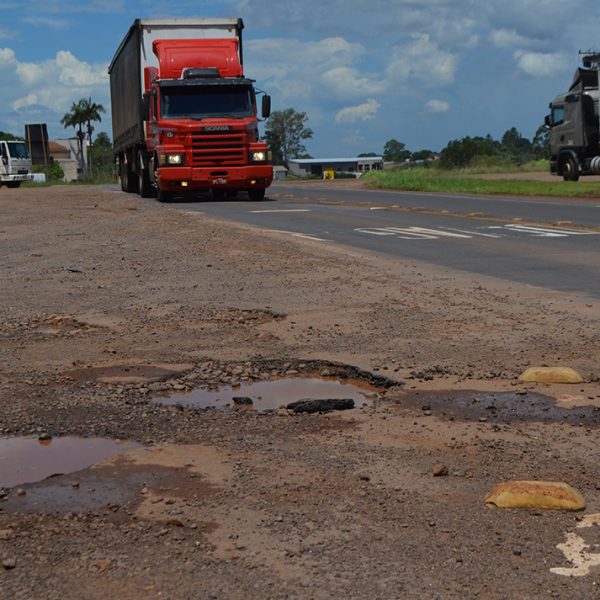 Ciclista morre atropelado na BR-386