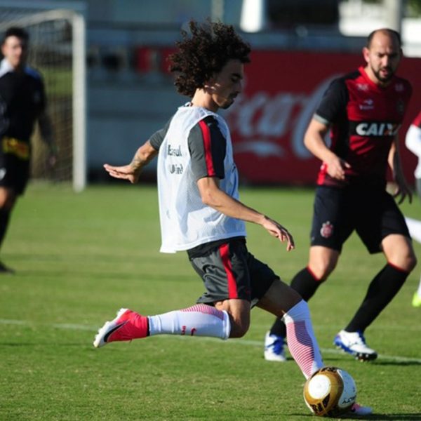 Zago mantém mistério em treinamento