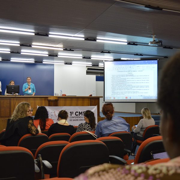 Violência e dupla jornada  prejudicam saúde da mulher