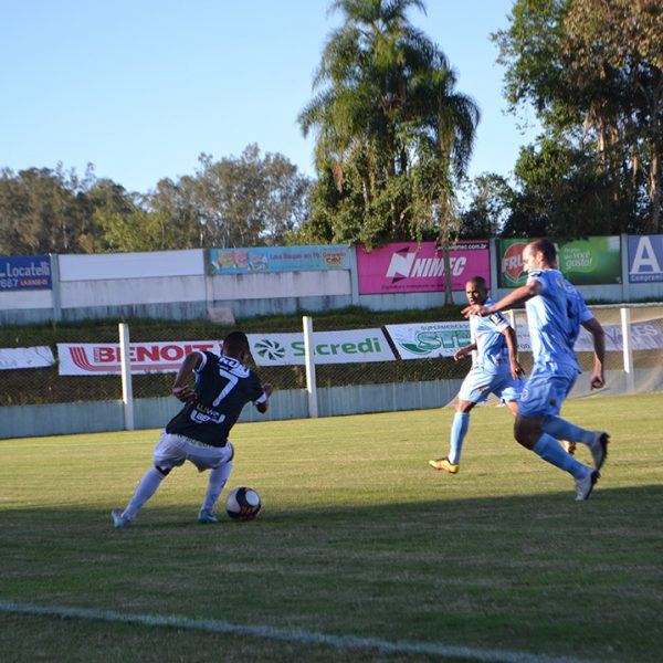 Com desfalques, Alviazul  inicia mata-mata