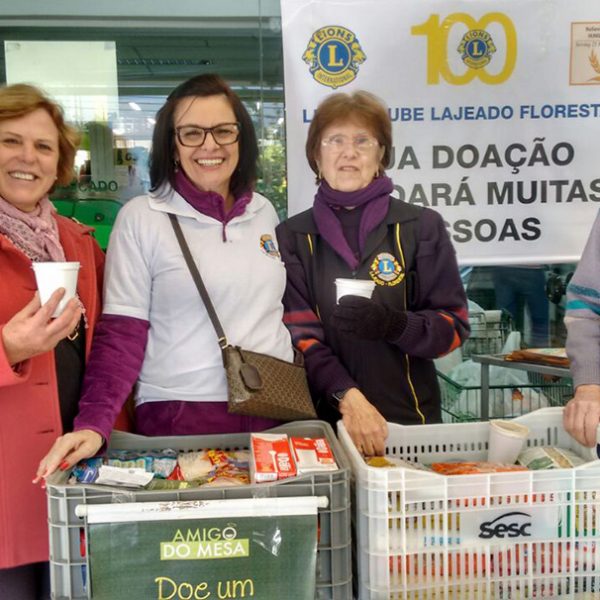 Lions Clube Florestal recolhe alimentos