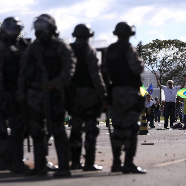 Após confrontos, pressão sobre Temer aumenta