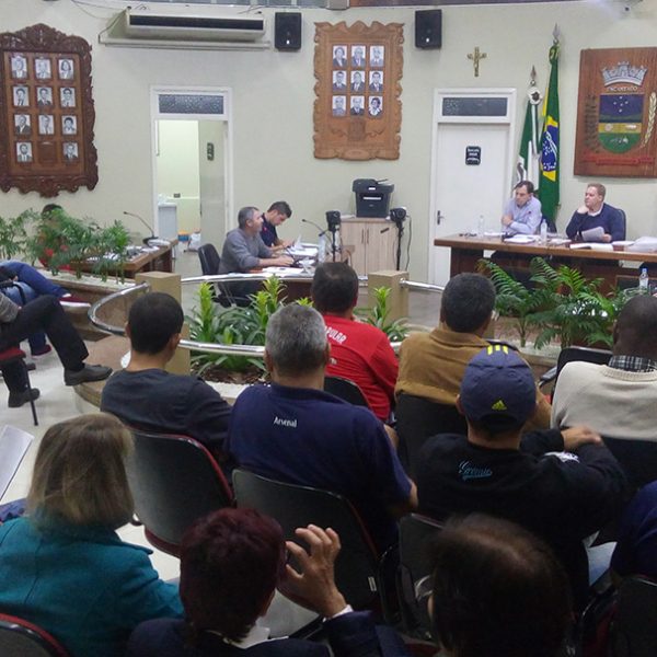 Vereadores debatem alterações para função de motorista