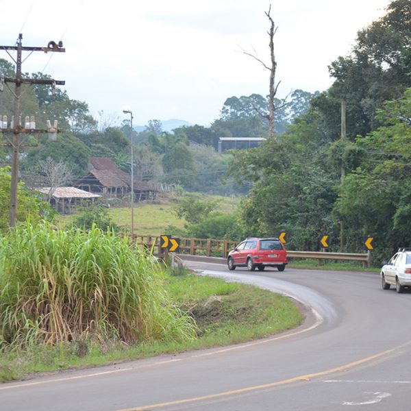 Poste atrasa início das obras de ponte