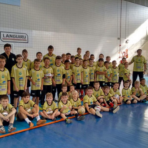 Teutônia Futsal entrega uniformes