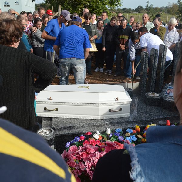 Dor e incredulidade marcam despedida em Conventos