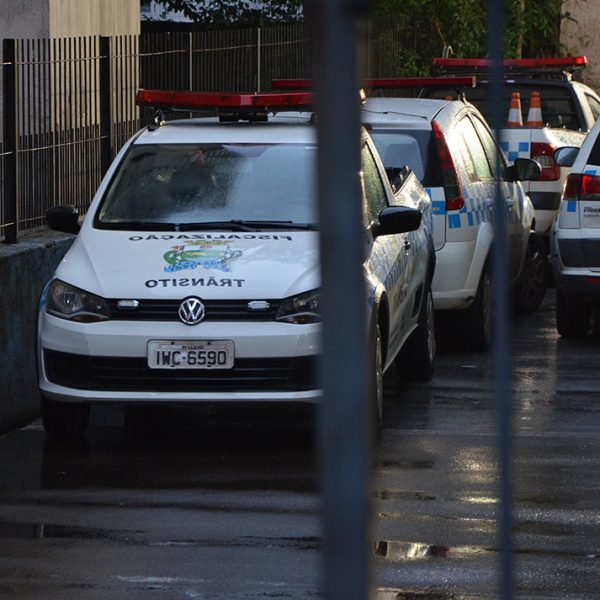 Colisão entre carro e ciclista causa transtornos na Av. Décio Martins