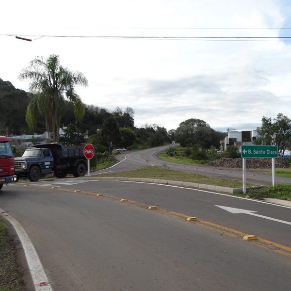 Moradores solicitam passarela e redutores de velocidade na 129