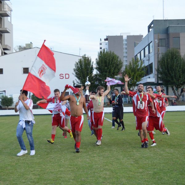 Gaúcho e Atlético Gaúcho colorem a cidade de vermelho e branco