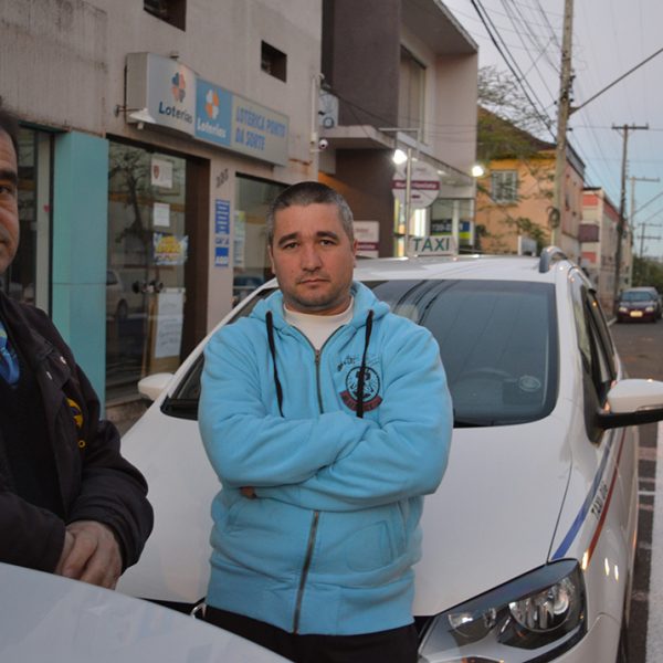 Taxistas questionam na  Justiça permissões de táxis