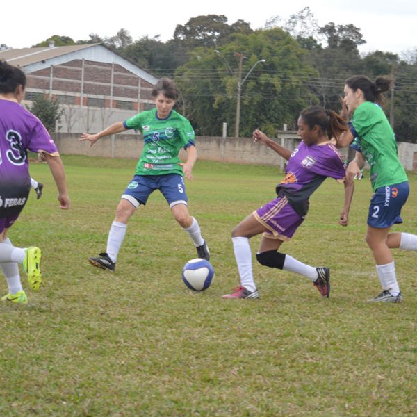 Só Feras está a um empate do título inédito