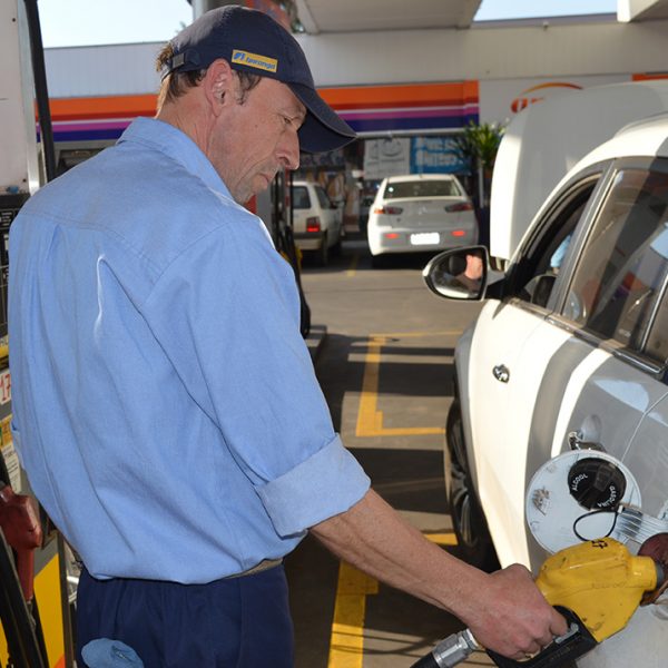 Gasolina comum chega a R$ 4 em Lajeado