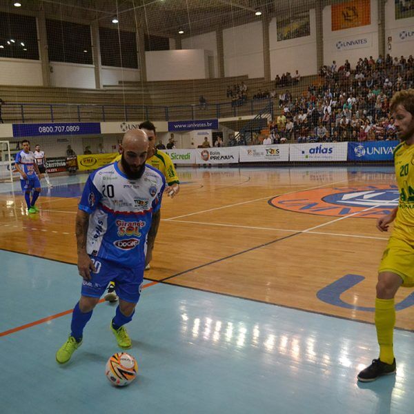 Alaf inicia returno com clássico dos Vales