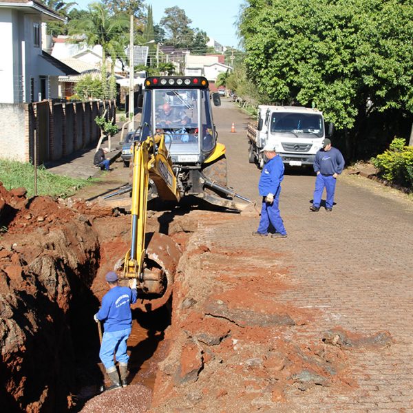 Governo canaliza ruas no bairro São Cristóvão