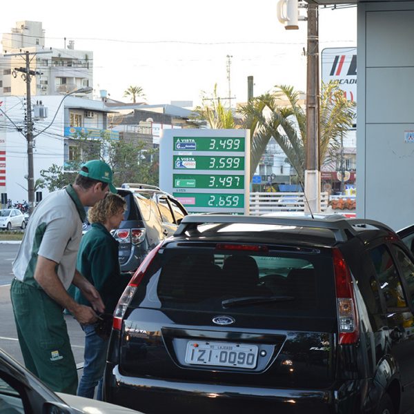 Combustível aumenta de preço e consumidores elevam críticas