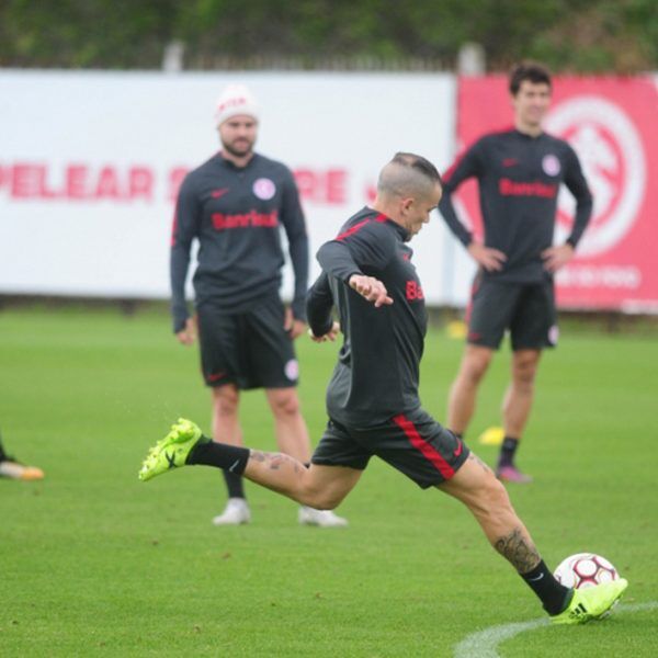 Técnico monta time contra o Londrina