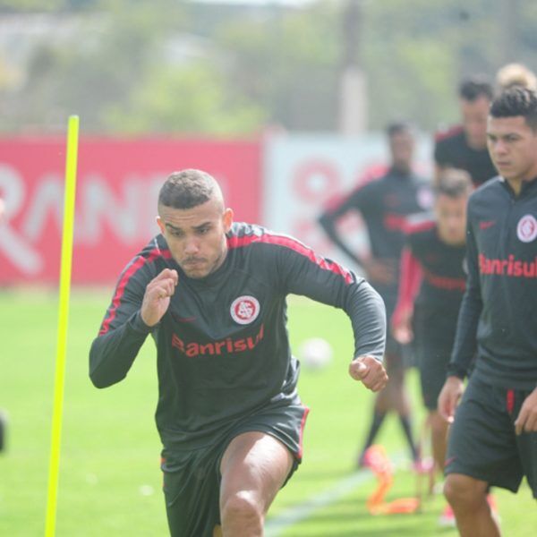 Time disputa jogo-treino nesta manhã