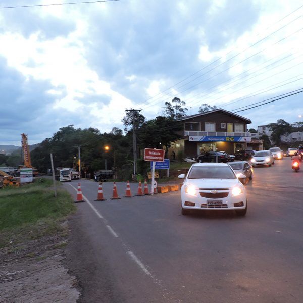 Instalação das vigas tranca ponte até novembro