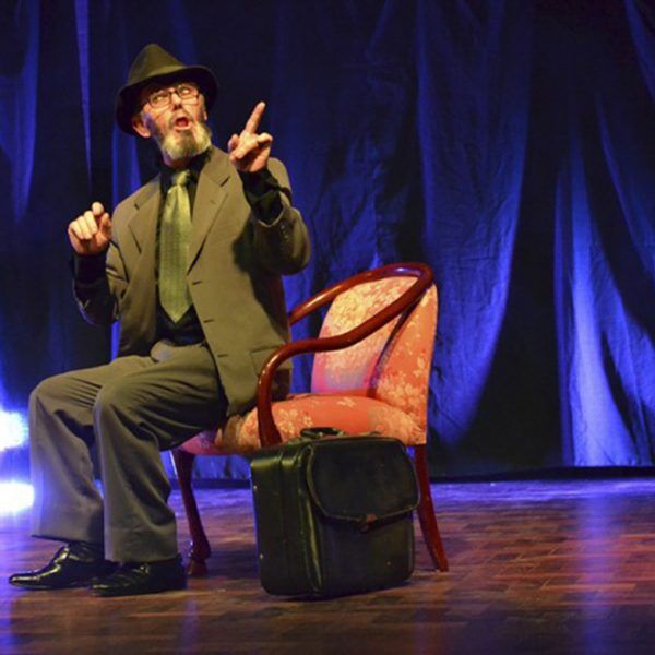 Peça de teatro explora o machismo das relações