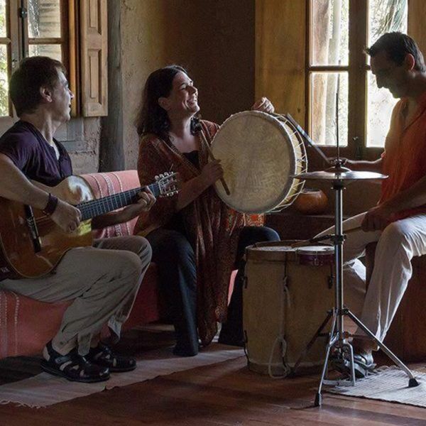 Trio argentino traz a música latina à região