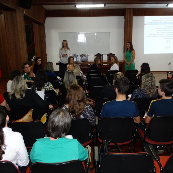 Iniciativa alerta sociedade sobre excessos na internet