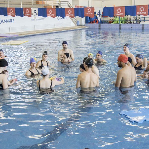 Atividades aquáticas movimentaram a piscina