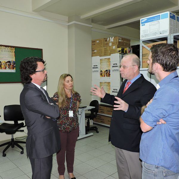 Presidente do TRE visita cartórios eleitorais do Vale