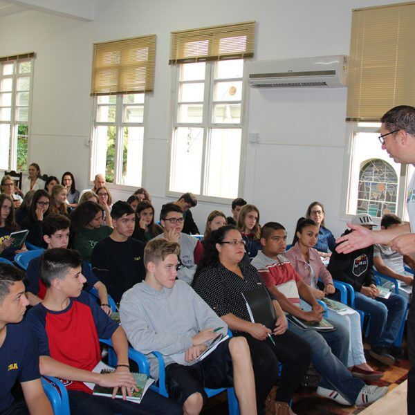 Alunos conhecem base do trabalho cooperativo