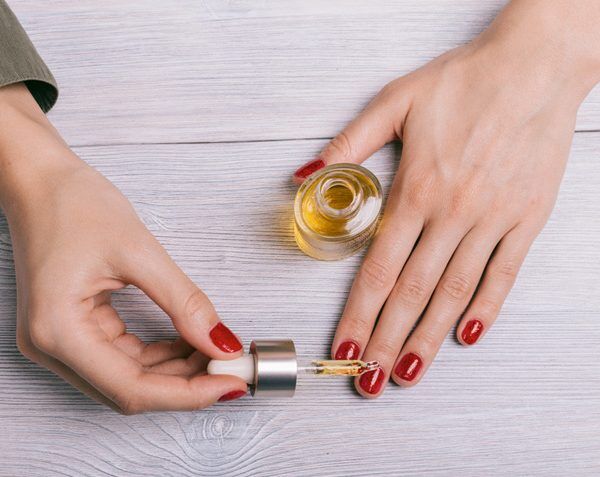 Aprenda a fazer hidratação caseira nas unhas