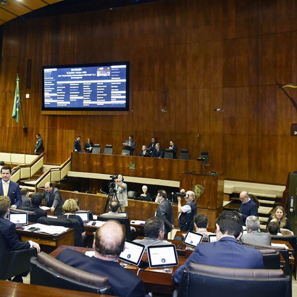 7 Notícias: Assembleia do RS aprova suspensão do auxílio-saúde para Judiciário e Ministério Público