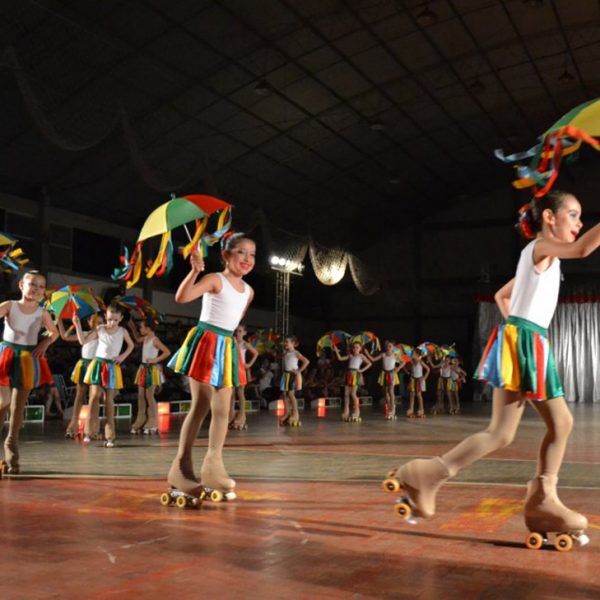 Magia inspira show de patinação