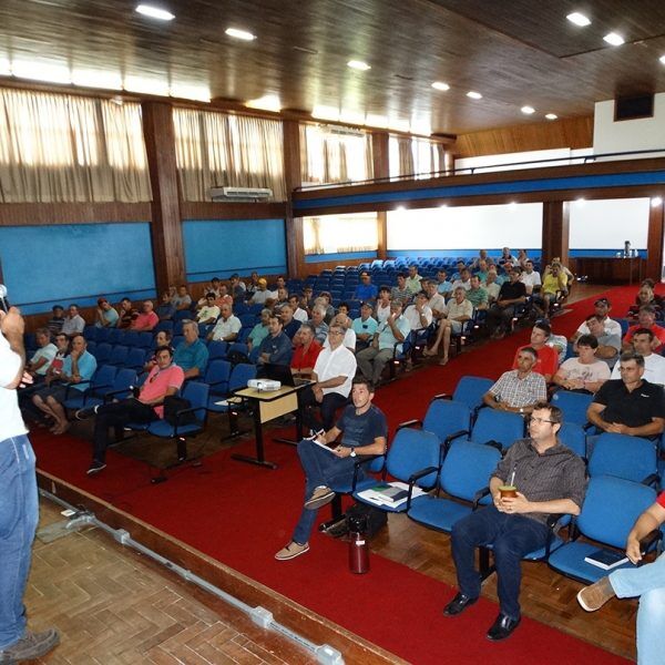 Com atraso, município paga auxílio silagem
