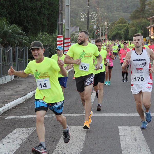 Corrida e Caminhada Iluminada incentiva atividades esportivas