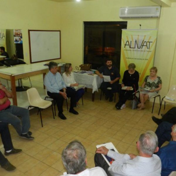 Alivat lança livro de concurso