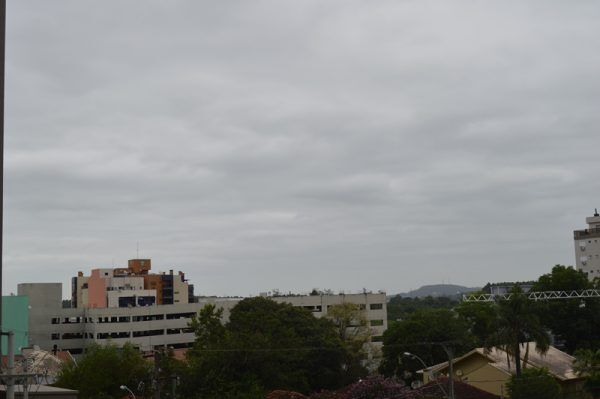 Verão inicia com chuva e calor