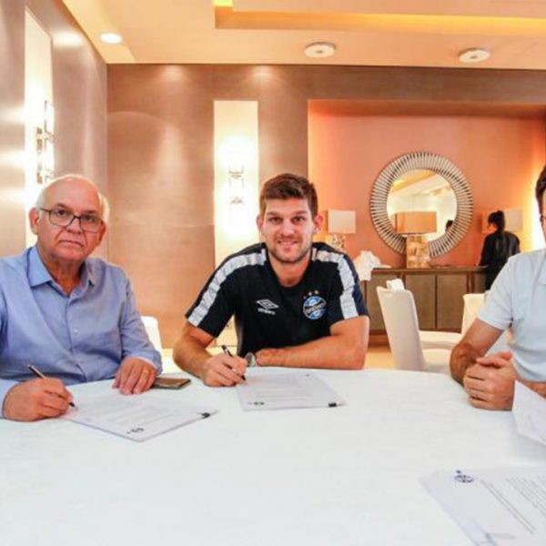 Até 2020. Kannemann renova com o Grêmio