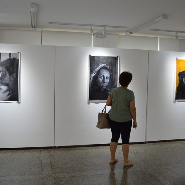 Experiência de vida motiva obras de desenhista